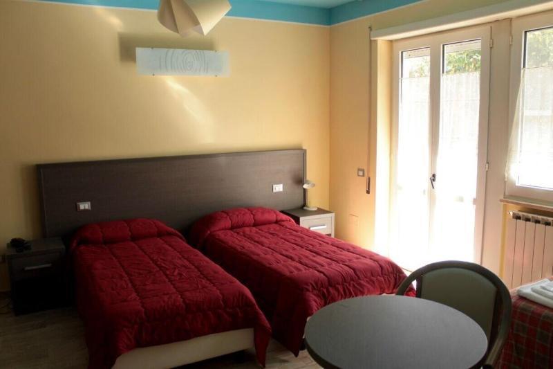 Hotel Villa Aurora Latina Kültér fotó