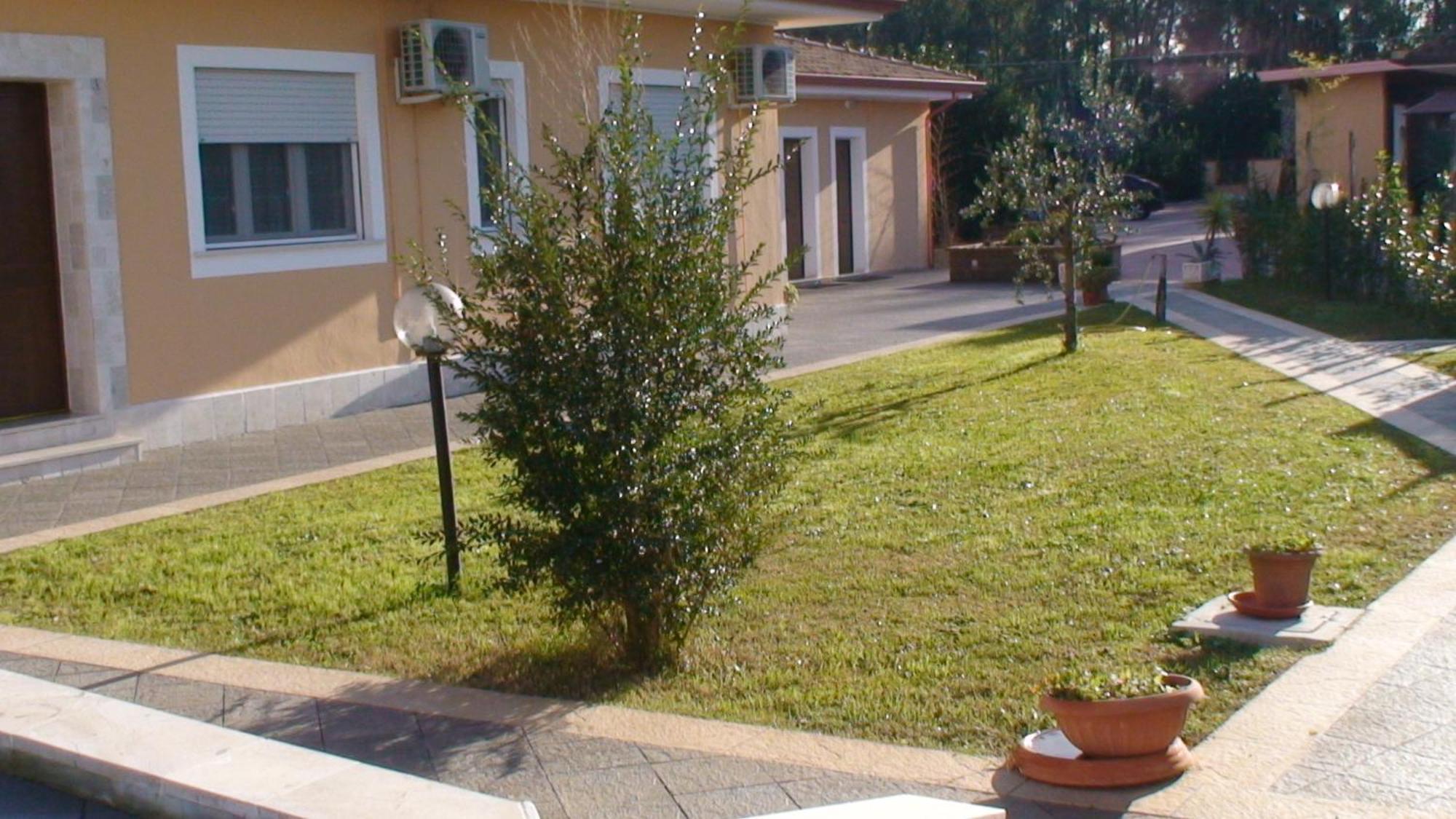 Hotel Villa Aurora Latina Kültér fotó