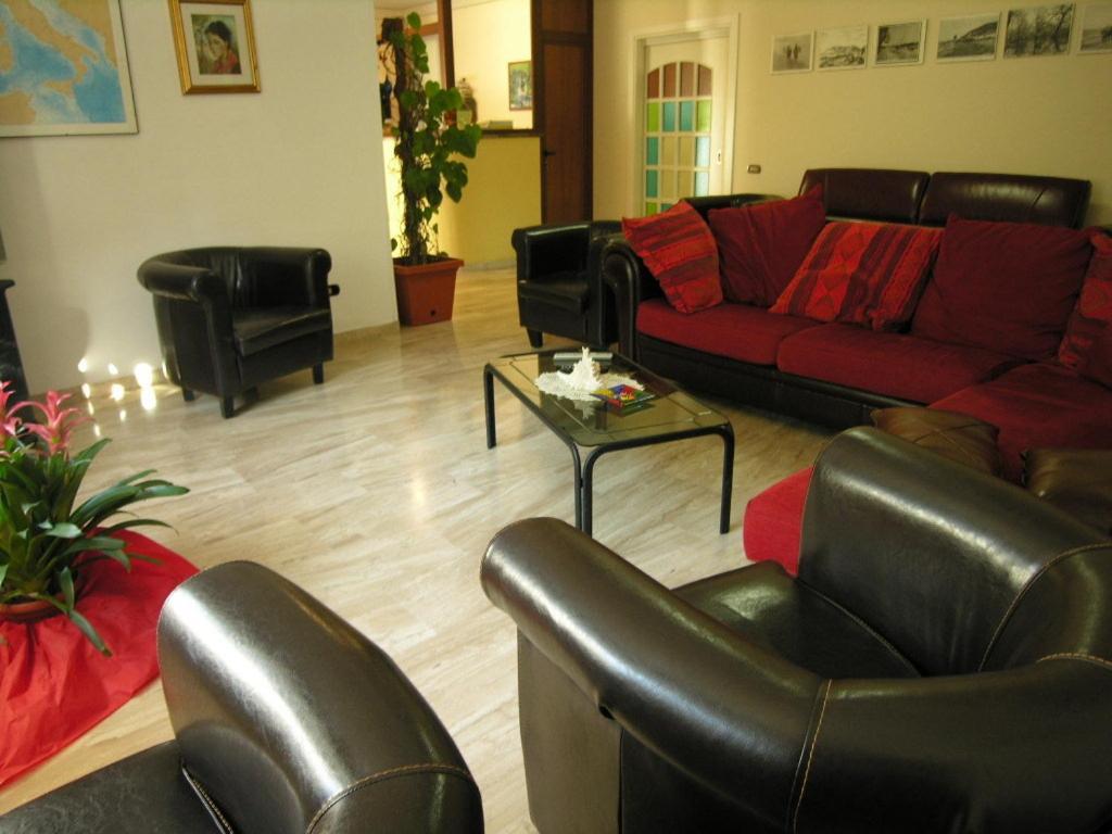 Hotel Villa Aurora Latina Kültér fotó