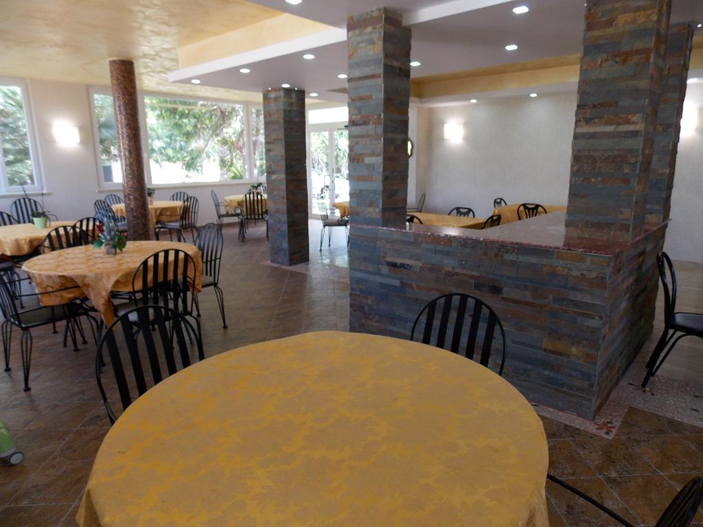 Hotel Villa Aurora Latina Kültér fotó