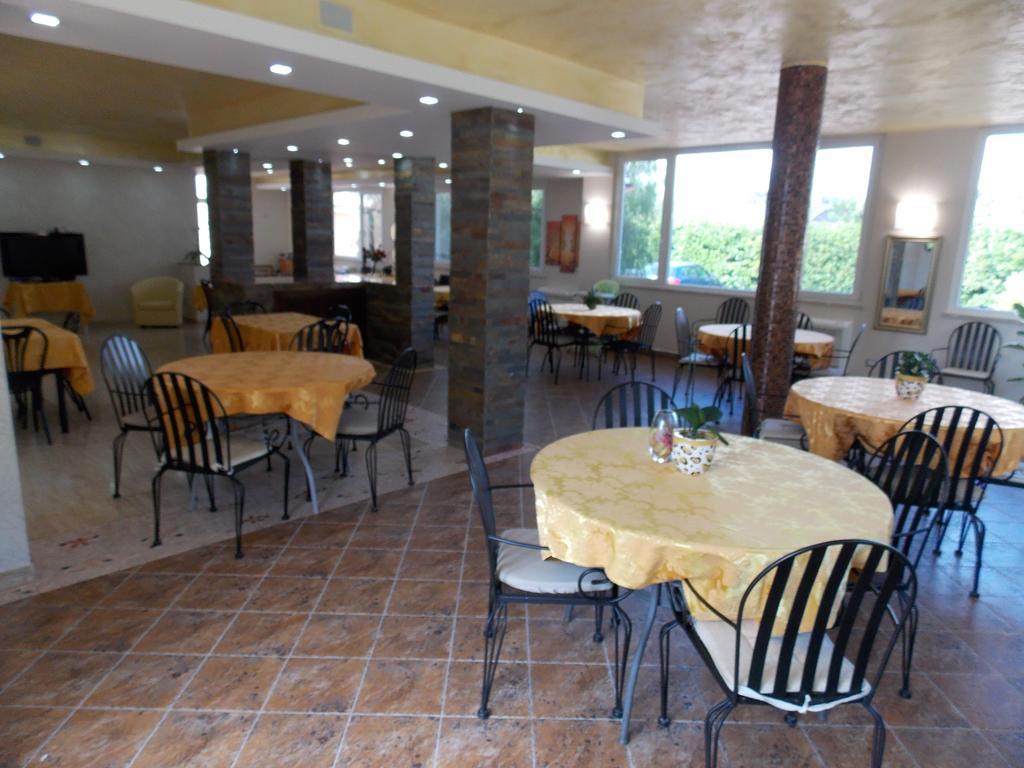 Hotel Villa Aurora Latina Kültér fotó