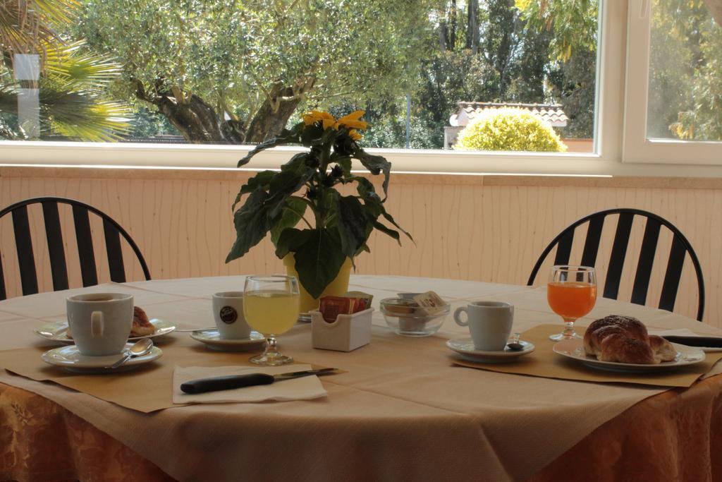 Hotel Villa Aurora Latina Kültér fotó