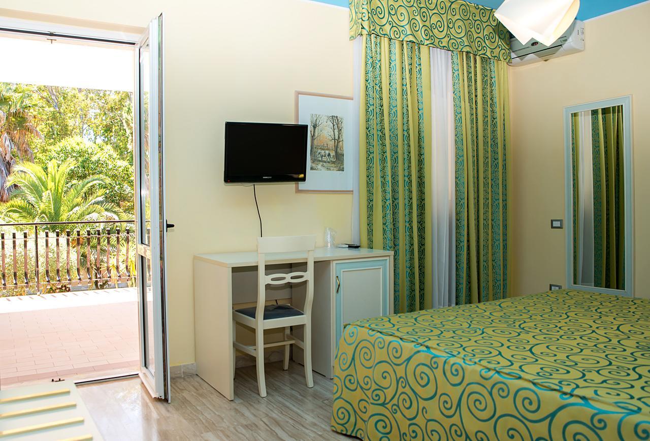 Hotel Villa Aurora Latina Kültér fotó
