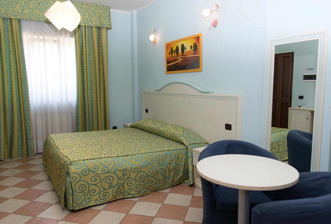 Hotel Villa Aurora Latina Kültér fotó