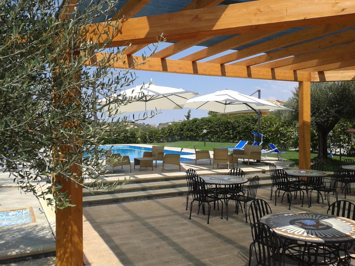 Hotel Villa Aurora Latina Kültér fotó